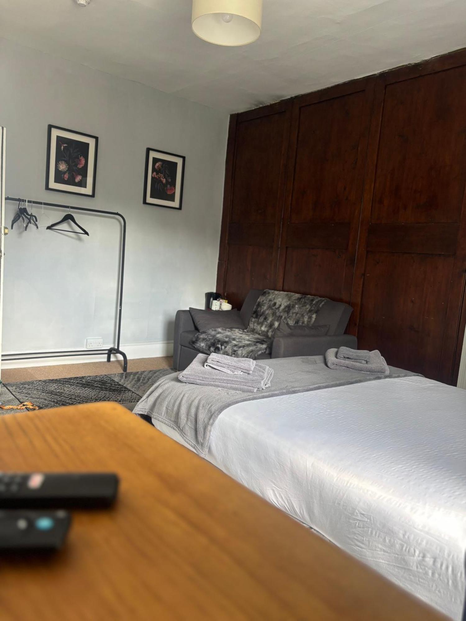 مبيت وإفطار Three Tuns Ashwell المظهر الخارجي الصورة